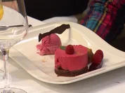 Himbeertörtchen, Himbeereis und Schokokugel - Rezept - Bild Nr. 2