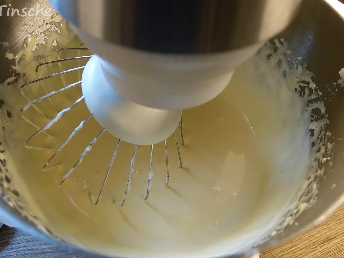 Käse-Sahne-Biskuitroulade - Rezept - Bild Nr. 7679