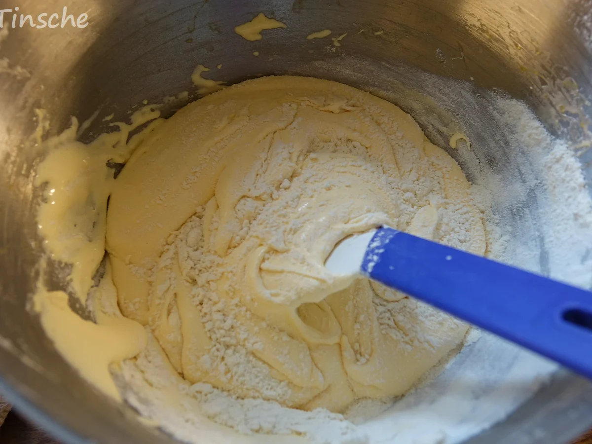 Käse-Sahne-Biskuitroulade - Rezept - Bild Nr. 7680