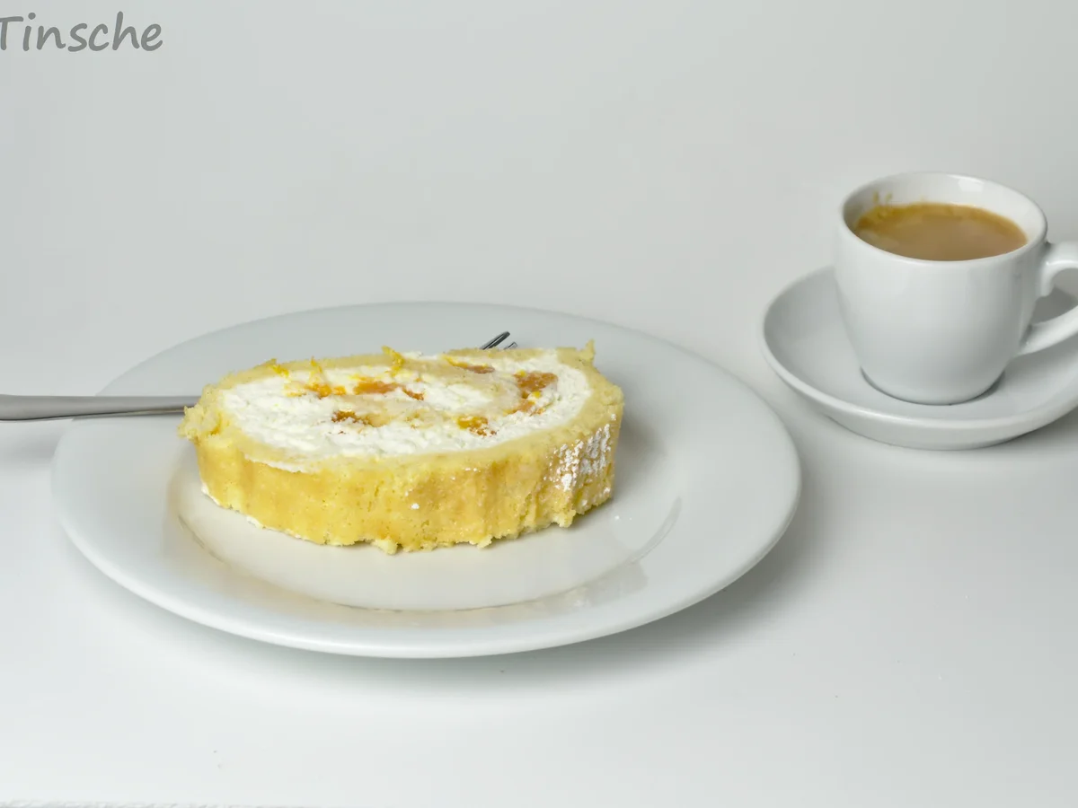 Käse-Sahne-Biskuitroulade - Rezept - Bild Nr. 7677