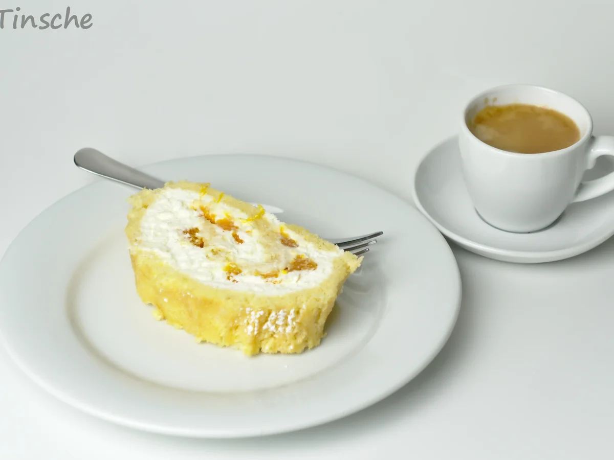 Käse-Sahne-Biskuitroulade - Rezept - Bild Nr. 7677