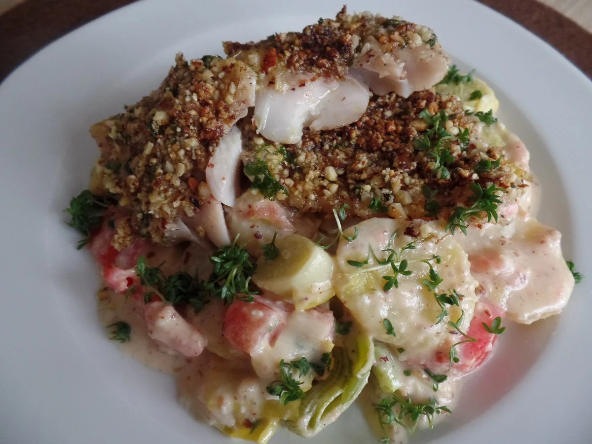 Rotbarschfilet auf Kartoffel-Lauch-Gemüse - Rezept - Bild Nr. 7688