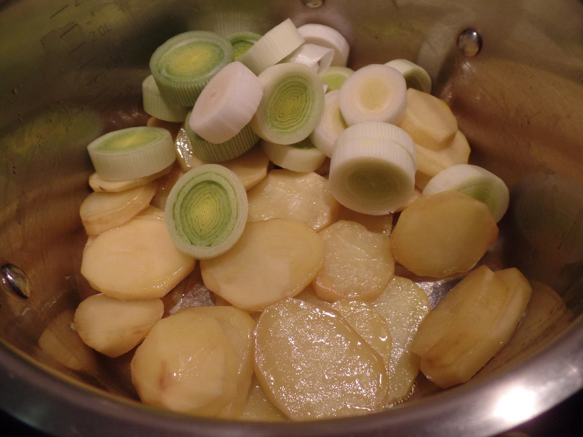 Rotbarschfilet auf Kartoffel-Lauch-Gemüse - Rezept - kochbar.de