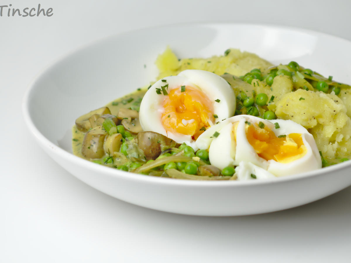 Eier in Champignon-Erbsen-Currysoße - Rezept - kochbar.de