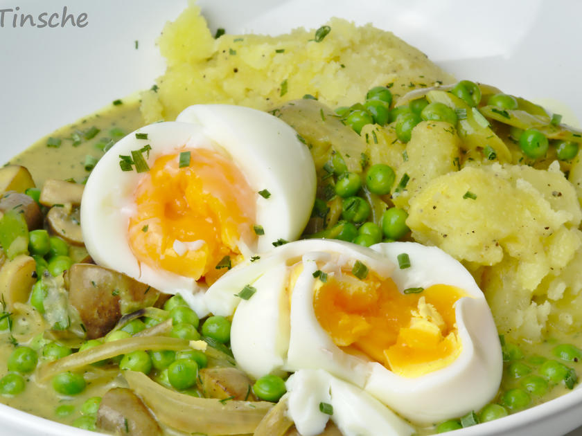 Eier in Champignon-Erbsen-Currysoße - Rezept - kochbar.de