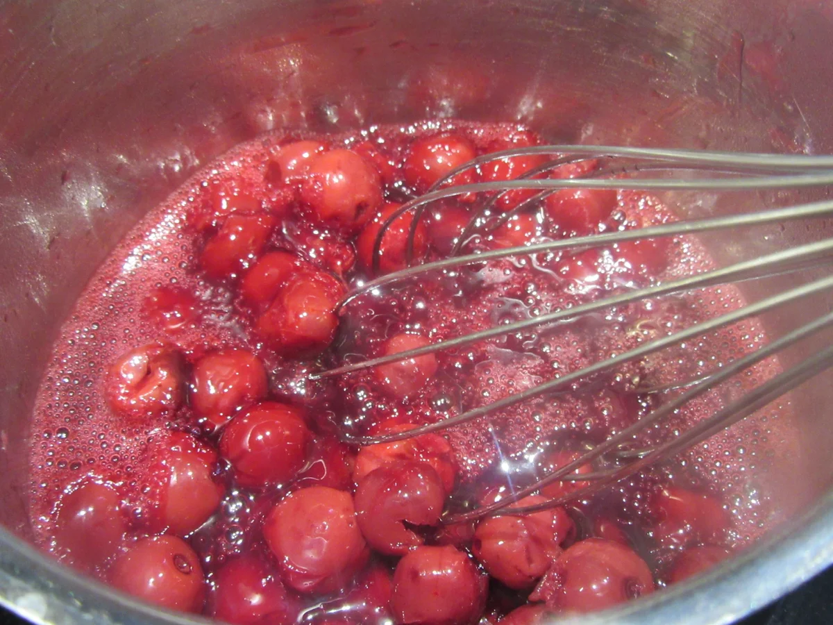 Backen: Schoko-Krümelkuchen mit Kirschen - Rezept - Bild Nr. 7696