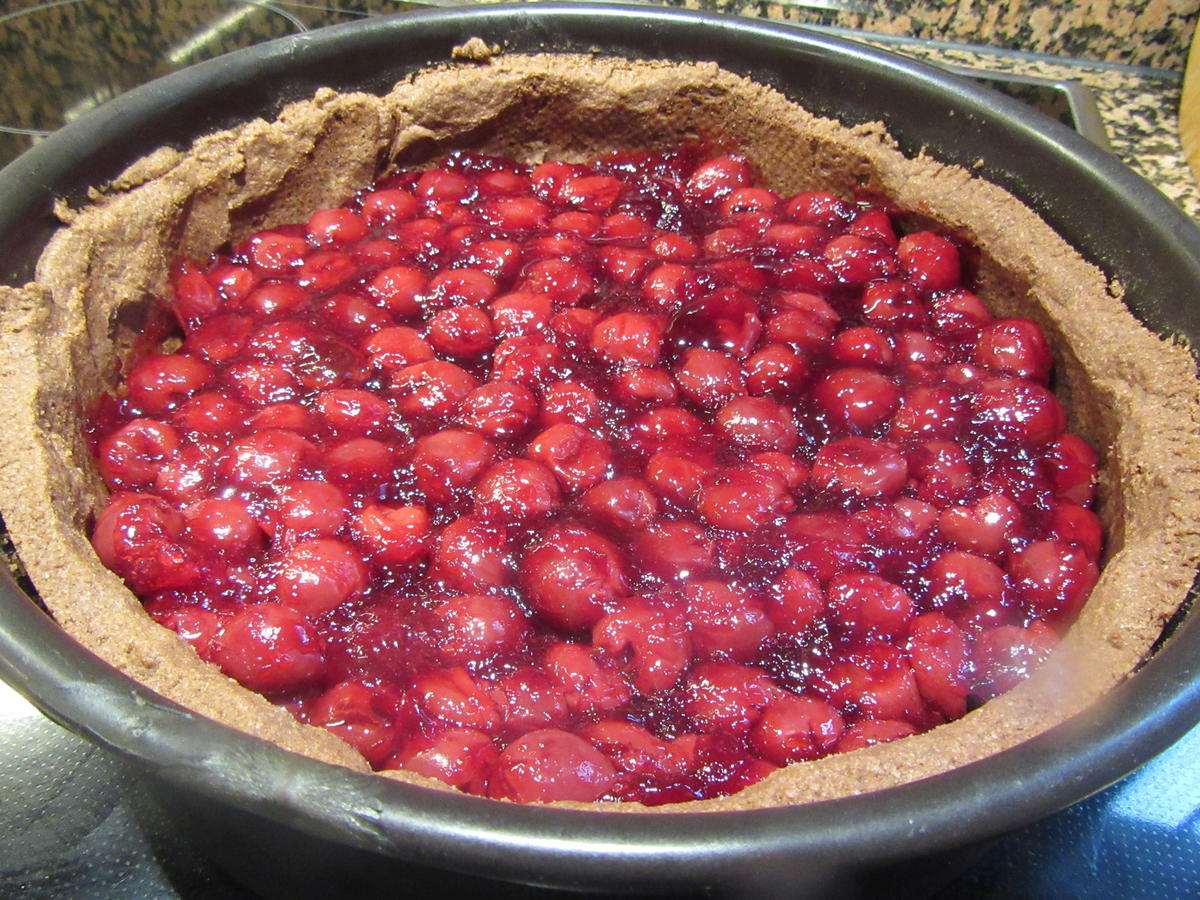 Backen: Schoko-Krümelkuchen mit Kirschen - Rezept