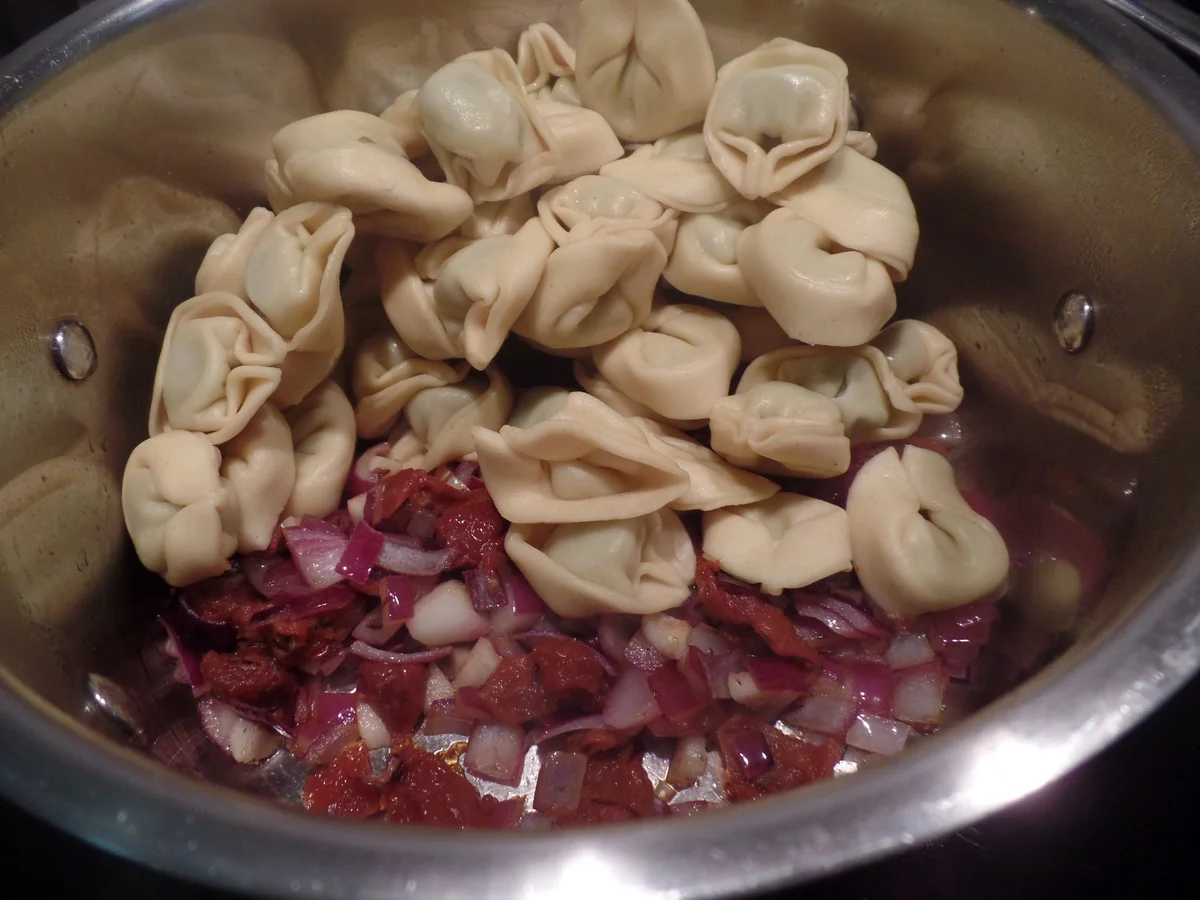 Tortellini in Schinkenschmand-Sauce - Rezept - Bild Nr. 7691