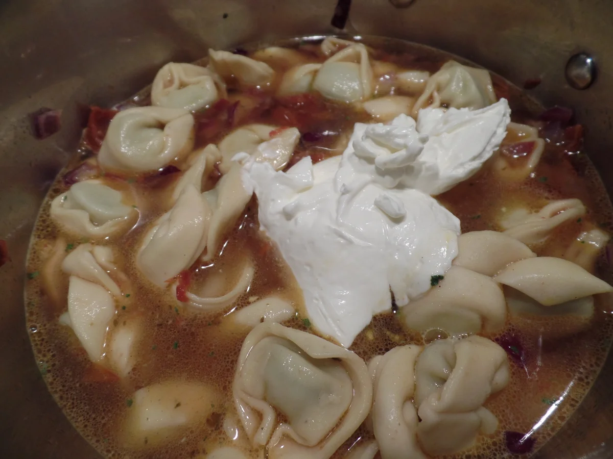 Tortellini in Schinkenschmand-Sauce - Rezept - Bild Nr. 7693