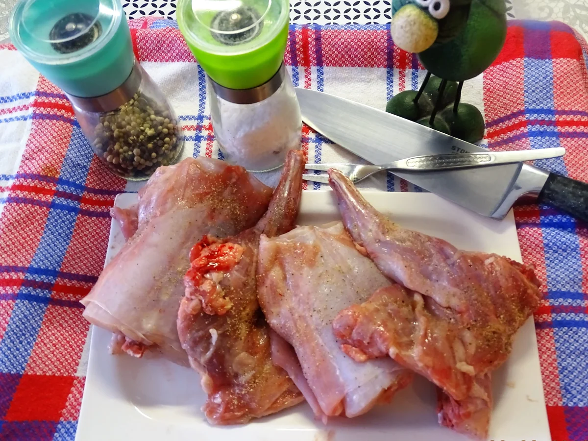 Kräuter-Kaninchen mit glasiertem Rosenkohl - Rezept - Bild Nr. 7689