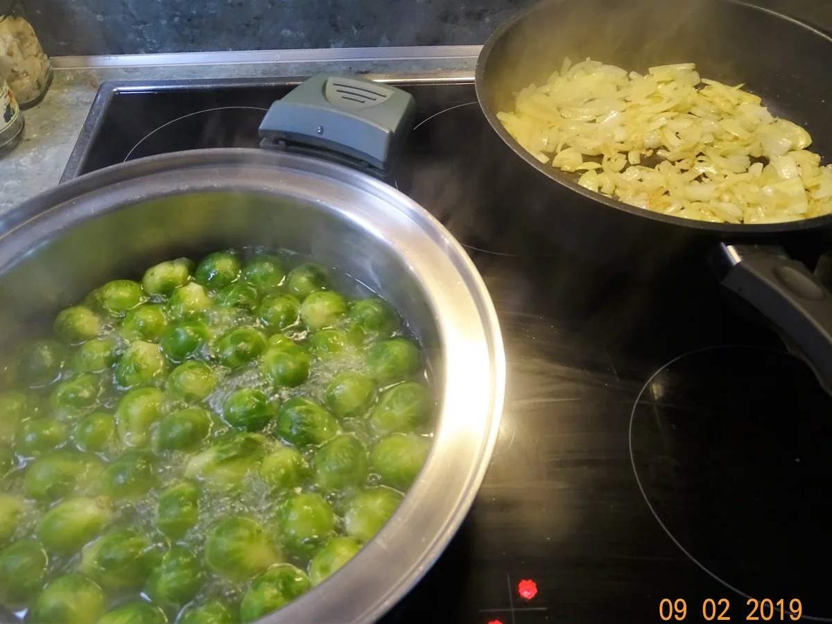 Kräuter-Kaninchen mit glasiertem Rosenkohl - Rezept - Bild Nr. 7692