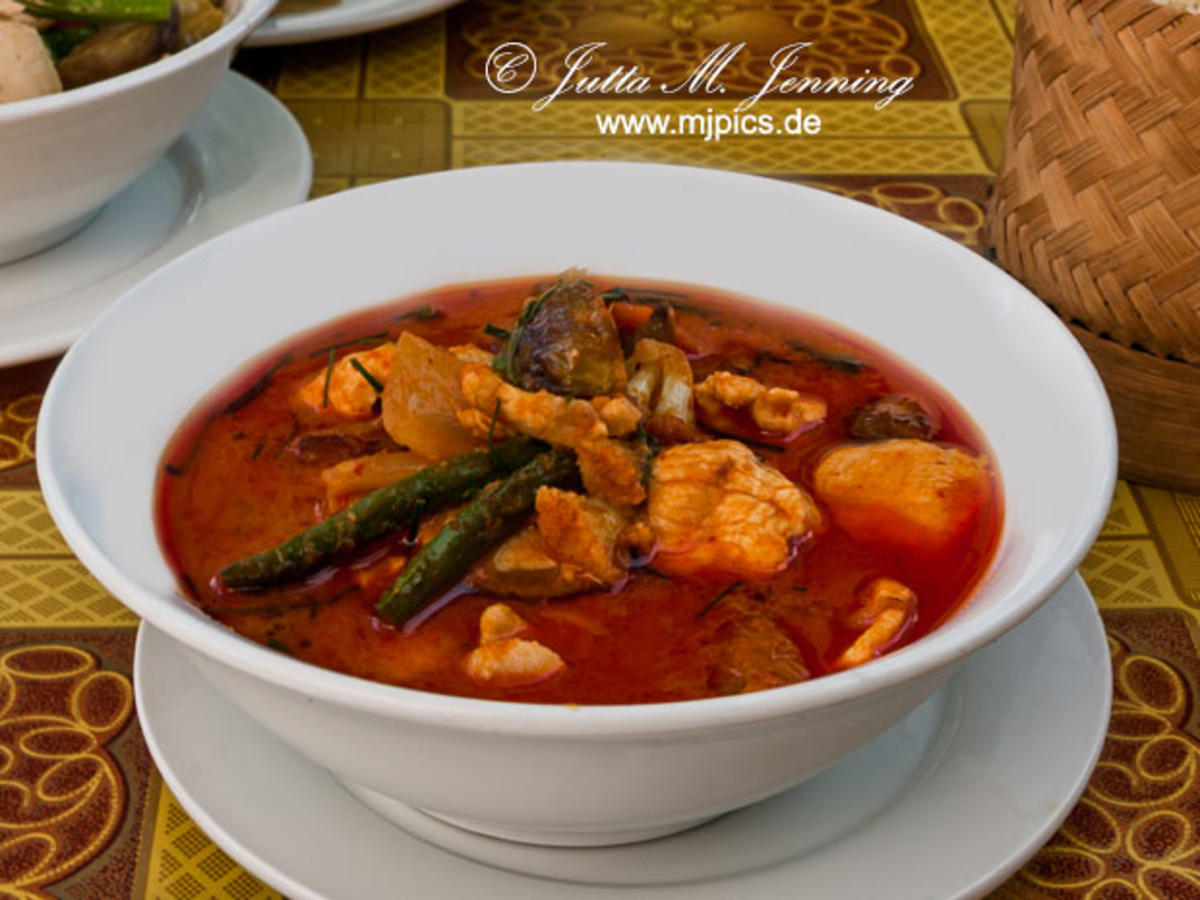 Thailändisches Red Chicken Curry - Rezept - kochbar.de