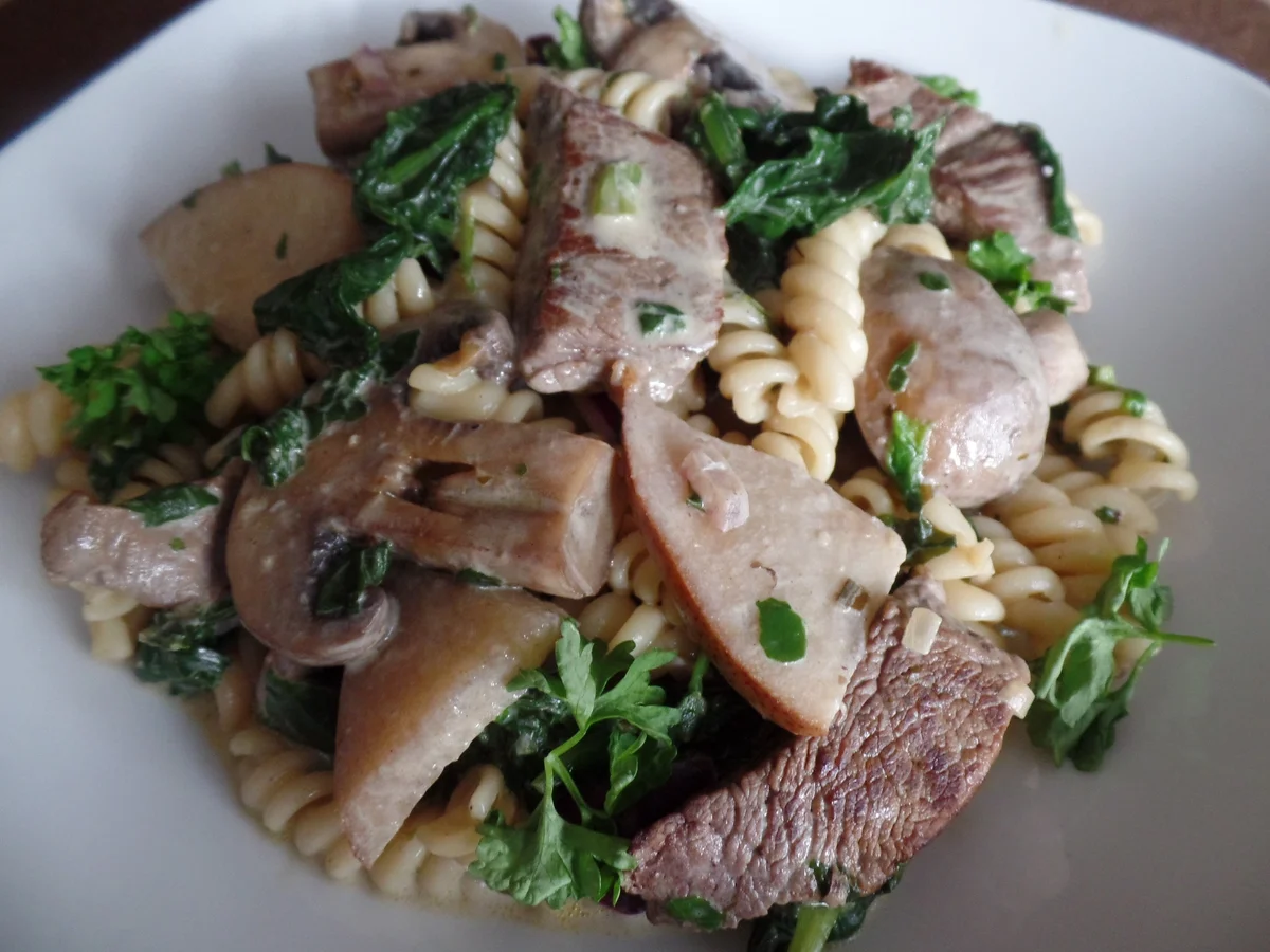 Geschnetzeltes mit Pilzen und Nudeln - Rezept - Bild Nr. 7690