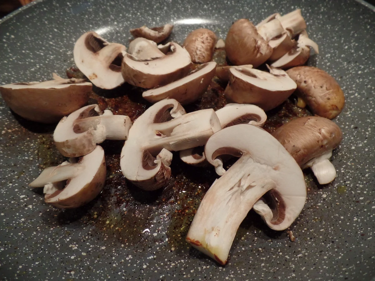 Geschnetzeltes mit Pilzen und Nudeln - Rezept - Bild Nr. 7694