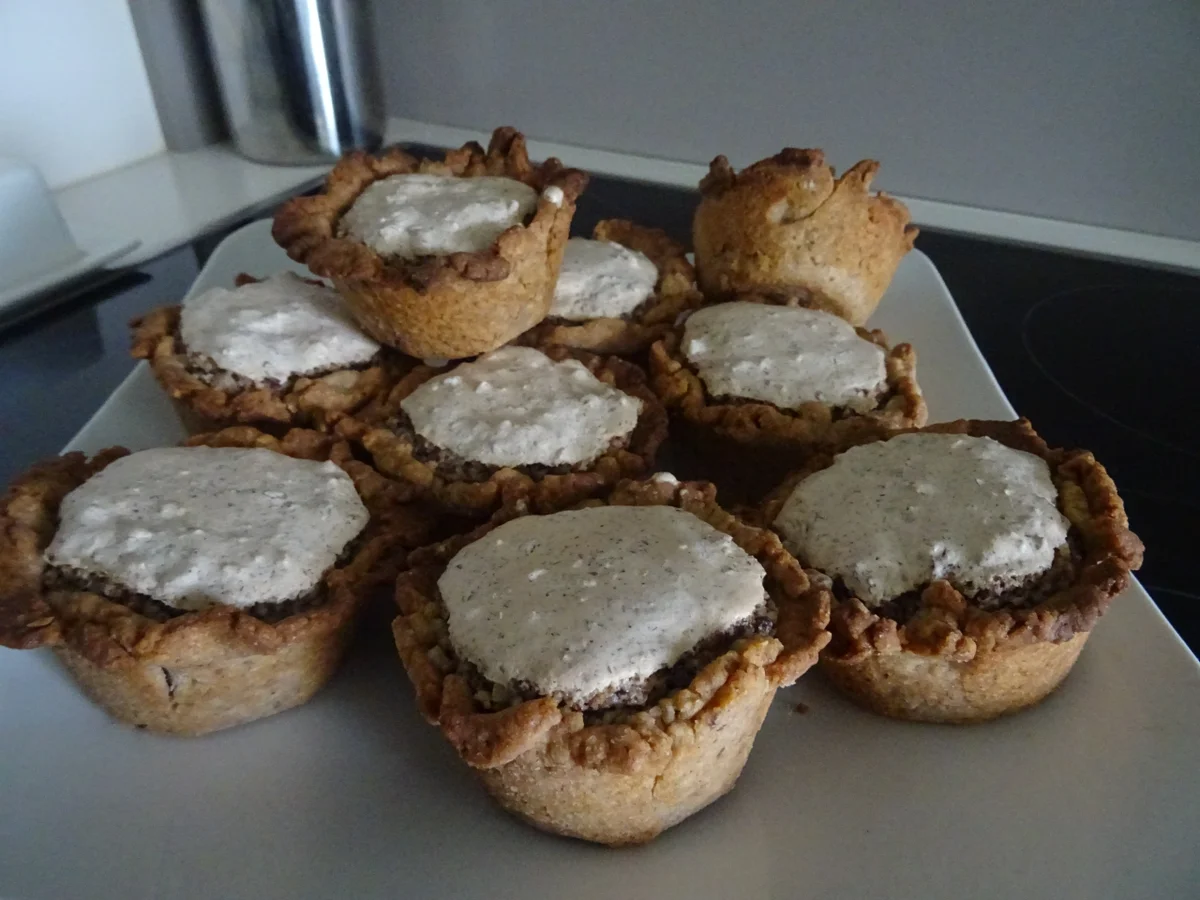 Haselnuss-Meringue-Törtchen - Rezept - Bild Nr. 7695