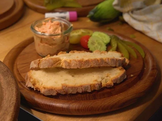 Grieben Chutney und Paprika Creme auf selbst gebackenen Tessiner Landbrot - Rezept - Bild Nr. 7711