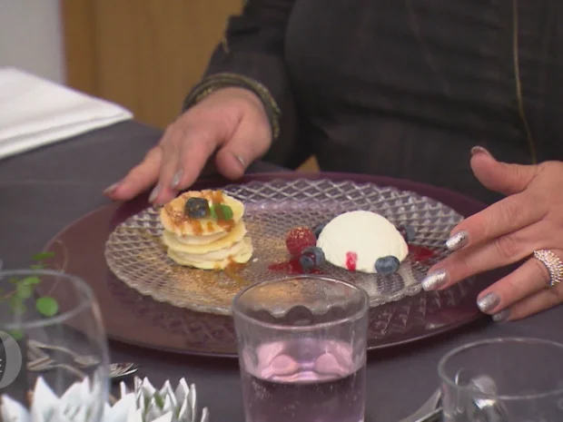 Rezept: Joghurtmousse mit betrunkenem Törtchen Bild Nr. 2 Joghurtmousse mit betrunkenem Törtchen - Rezept - Bild Nr. 2