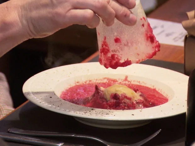 Fränkische Gazpacho, Rote-Bete-Süppchen mit Apfel und selbstgebackenes Brot - Rezept - Bild Nr. 3