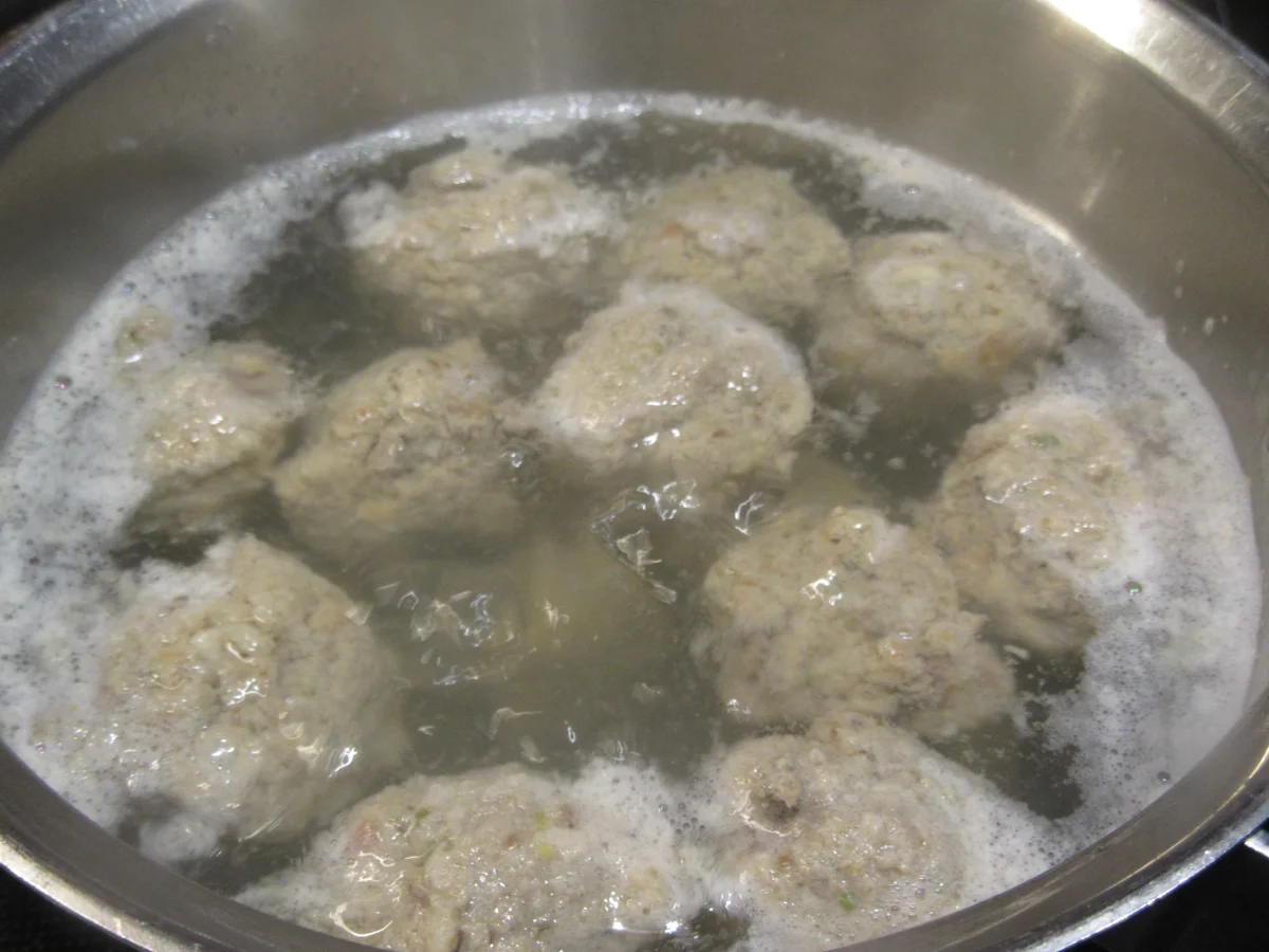 Rezept: Geflügel: Hühnerleberknödel, kross gebraten Bild Nr. 7714 Geflügel: Hühnerleberknödel, kross gebraten - Rezept - Bild Nr. 7714