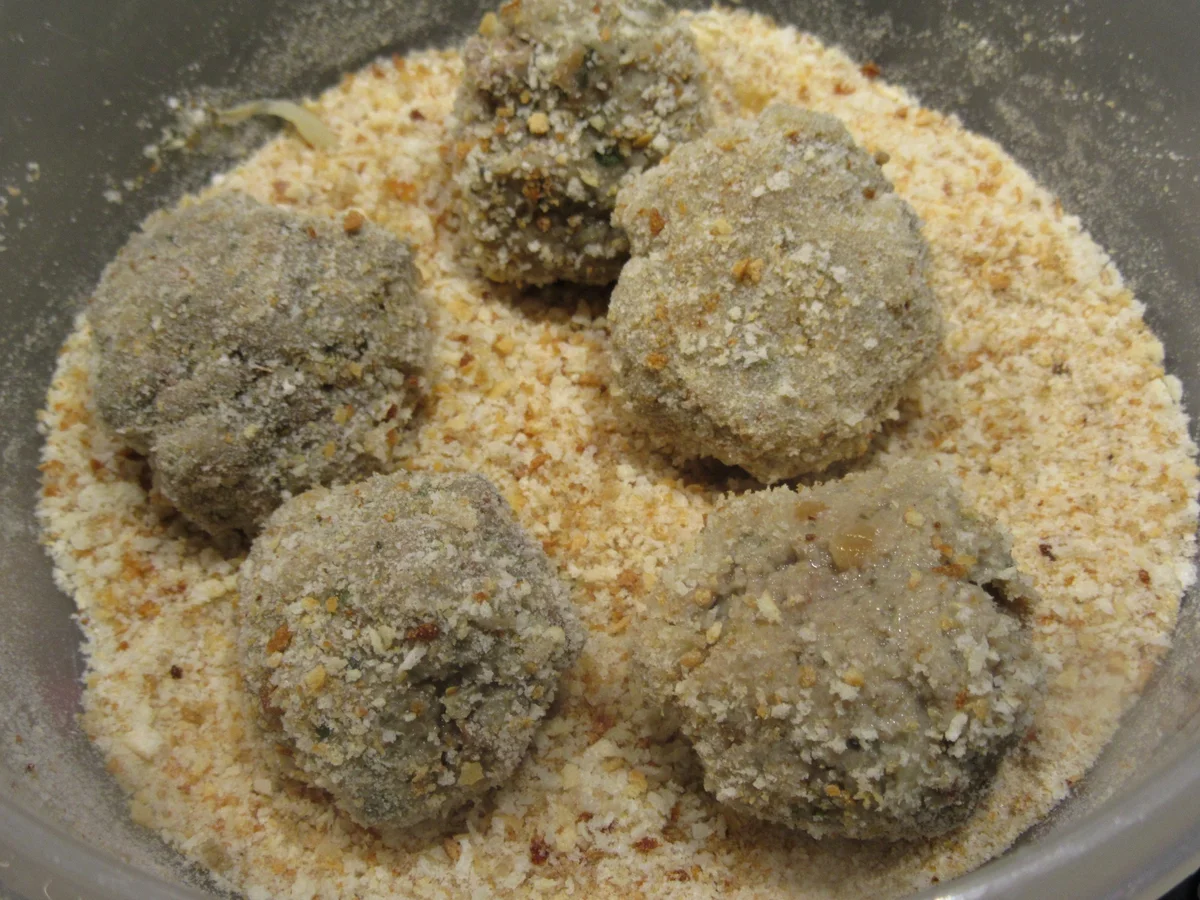 Rezept: Geflügel: Hühnerleberknödel, kross gebraten Bild Nr. 7715 Geflügel: Hühnerleberknödel, kross gebraten - Rezept - Bild Nr. 7715