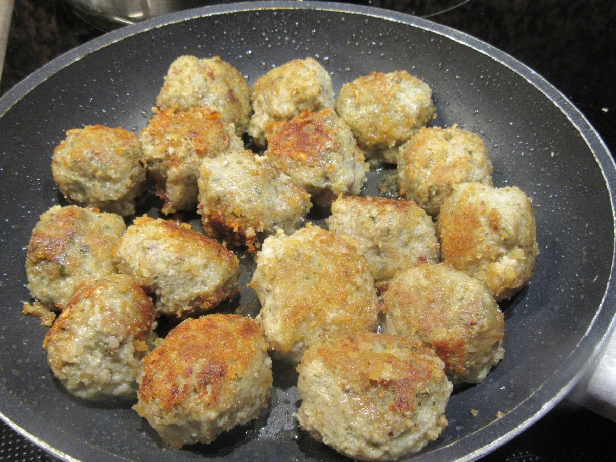 Rezept: Geflügel: Hühnerleberknödel, kross gebraten Bild Nr. 7716 Geflügel: Hühnerleberknödel, kross gebraten - Rezept - Bild Nr. 7716