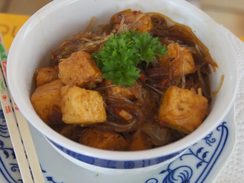 Rezept: Herzhafter Tofu mit Glasnudeln Bild Nr. 3 Herzhafter Tofu mit Glasnudeln - Rezept - Bild Nr. 3