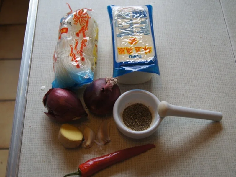 Rezept: Herzhafter Tofu mit Glasnudeln Bild Nr. 5 Herzhafter Tofu mit Glasnudeln - Rezept - Bild Nr. 5