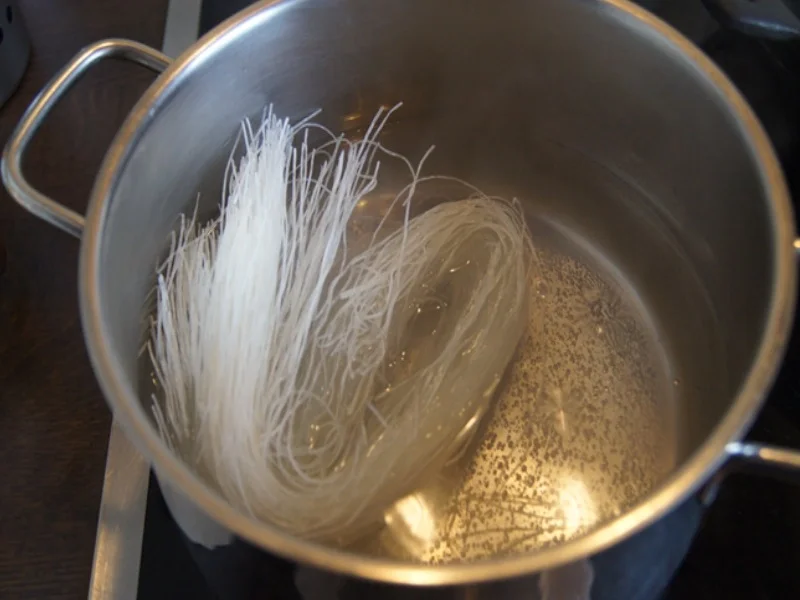 Rezept: Herzhafter Tofu mit Glasnudeln Bild Nr. 6 Herzhafter Tofu mit Glasnudeln - Rezept - Bild Nr. 6