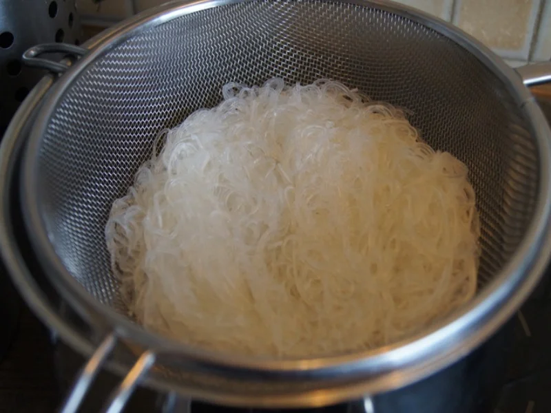 Rezept: Herzhafter Tofu mit Glasnudeln Bild Nr. 7 Herzhafter Tofu mit Glasnudeln - Rezept - Bild Nr. 7