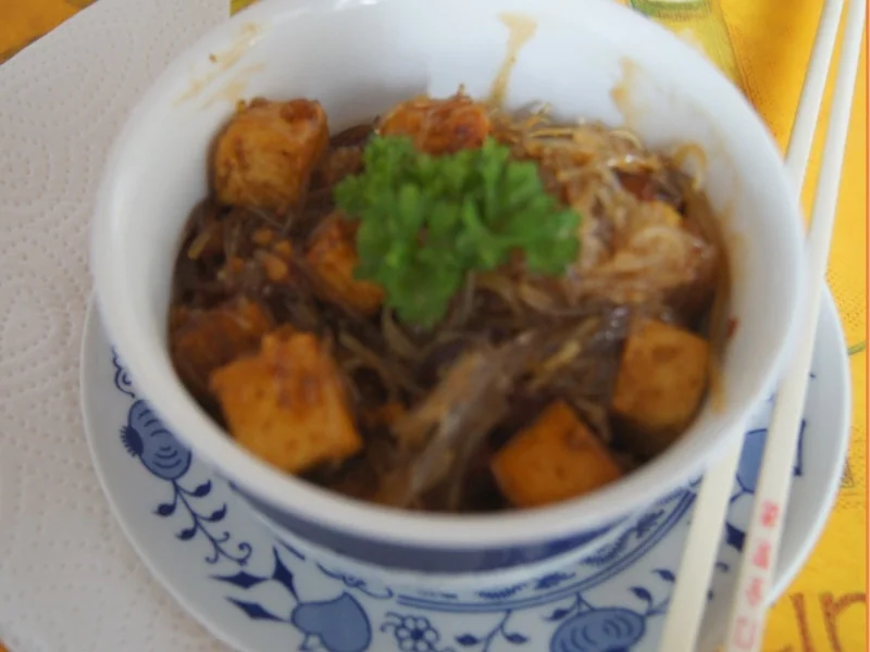 Rezept: Herzhafter Tofu mit Glasnudeln Bild Nr. 21 Herzhafter Tofu mit Glasnudeln - Rezept - Bild Nr. 21