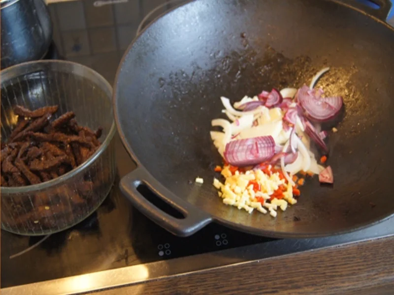Rindfleisch-Paprika-Wok mit gelben Basmatireis - Rezept - Bild Nr. 7714
