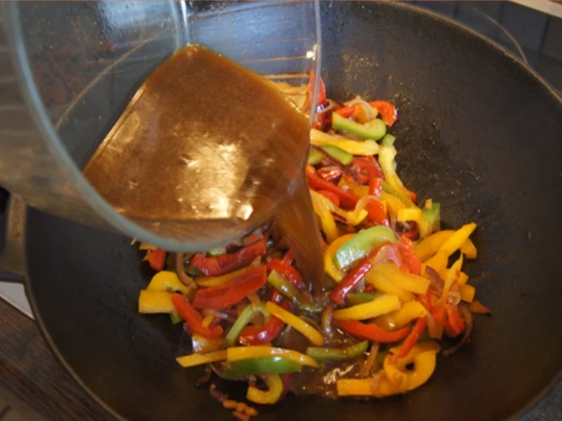 Rindfleisch-Paprika-Wok mit gelben Basmatireis - Rezept - Bild Nr. 7714