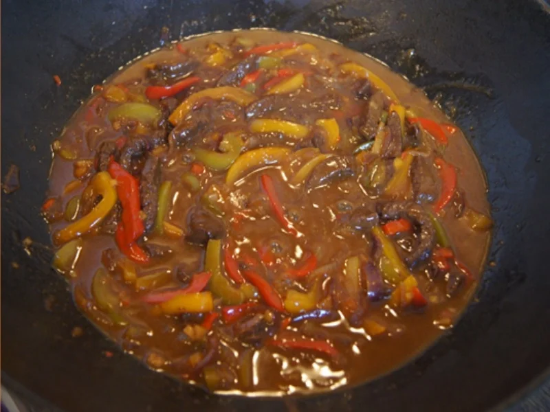 Rindfleisch-Paprika-Wok mit gelben Basmatireis - Rezept - Bild Nr. 7714