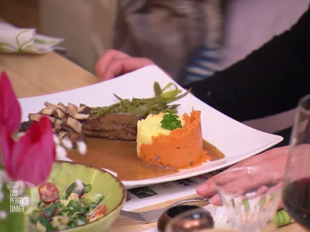 Feigenlachs an Kartoffelstampf, Shiitakepilzen, Zuckerschotenstreifen in Ghee - Rezept - Bild Nr. 2