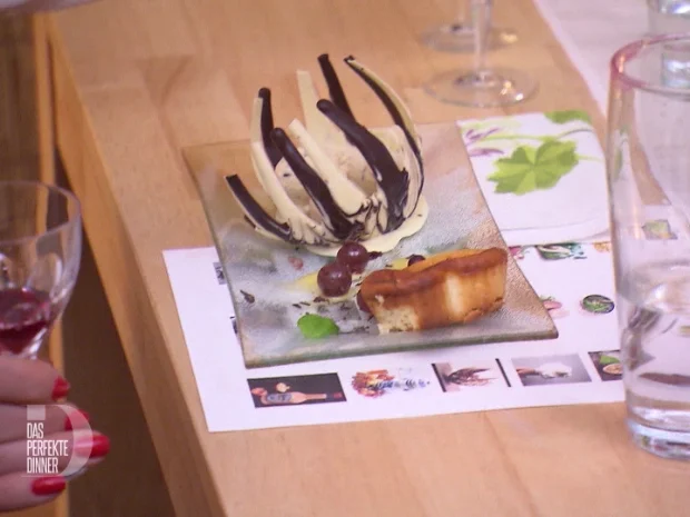 Rezept: Käsekokosküchlein mit Maracujaeis im Schokonest Bild Nr. 2 Käsekokosküchlein mit Maracujaeis im Schokonest - Rezept - Bild Nr. 2