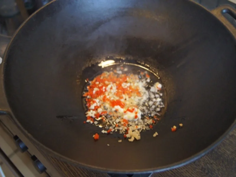 Rezept: Gebratener Blumenkohl im Wok mit pikanten Dip Bild Nr. 7 Gebratener Blumenkohl im Wok mit pikanten Dip - Rezept - Bild Nr. 7