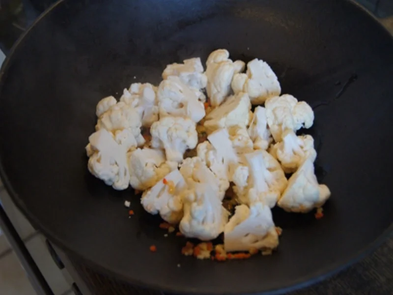 Rezept: Gebratener Blumenkohl im Wok mit pikanten Dip Bild Nr. 8 Gebratener Blumenkohl im Wok mit pikanten Dip - Rezept - Bild Nr. 8