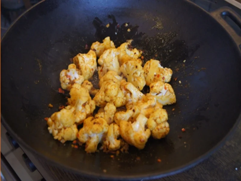 Rezept: Gebratener Blumenkohl im Wok mit pikanten Dip Bild Nr. 10 Gebratener Blumenkohl im Wok mit pikanten Dip - Rezept - Bild Nr. 10