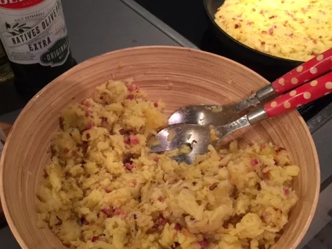 Rezept: Echte Berner Rösti mit Salat - leckerer Genuss aus der Schweiz Bild Nr. 7737 Echte Berner Rösti mit Salat - leckerer Genuss aus der Schweiz - Rezept - Bild Nr. 7737