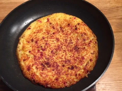 Rezept: Echte Berner Rösti mit Salat - leckerer Genuss aus der Schweiz Bild Nr. 7740 Echte Berner Rösti mit Salat - leckerer Genuss aus der Schweiz - Rezept - Bild Nr. 7740