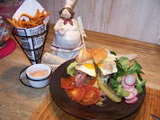 Uschi`s ,, doppel-Hopser Burger " mit, Spiegelei,rote Fritten+Dip - Rezept - Bild Nr. 7735