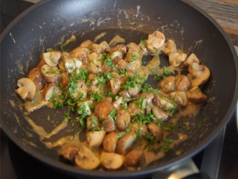 Rezept: Schlemmerfilet mit Rahm-Champignons und Petersilien-Kartoffeln Bild Nr. 7757 Schlemmerfilet mit Rahm-Champignons und Petersilien-Kartoffeln - Rezept - Bild Nr. 7757