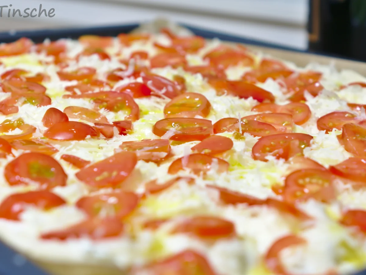 Dinkel-Tomaten-Drei-Käse-Pizza - Rezept - Bild Nr. 7757