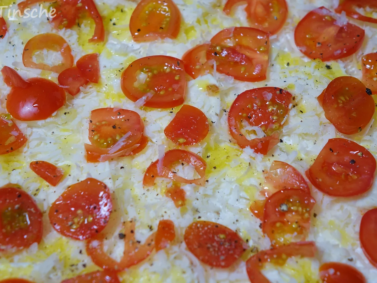 Dinkel-Tomaten-Drei-Käse-Pizza - Rezept - Bild Nr. 7758