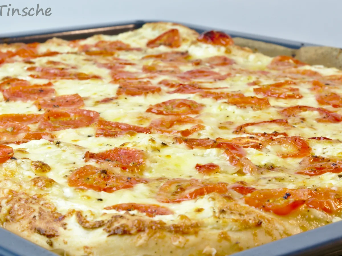 Dinkel-Tomaten-Drei-Käse-Pizza - Rezept - Bild Nr. 7759