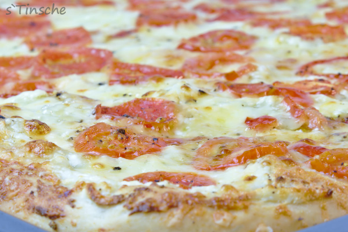 Dinkel-Tomaten-Drei-Käse-Pizza - Rezept - Bild Nr. 7760
