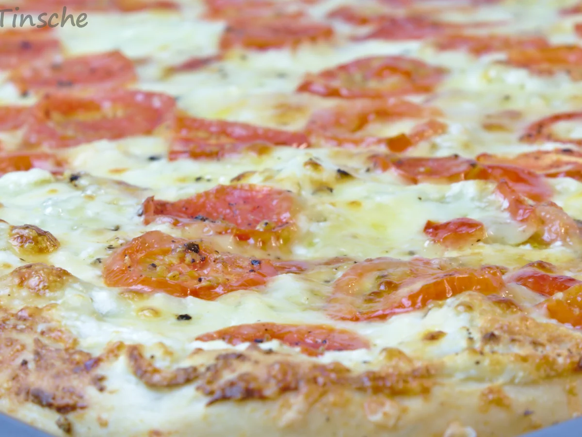 Dinkel-Tomaten-Drei-Käse-Pizza - Rezept - Bild Nr. 7760