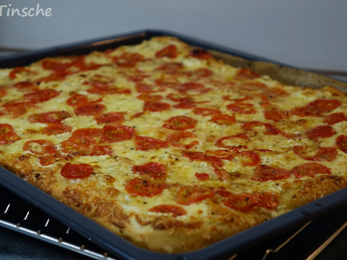 Dinkel-Tomaten-Drei-Käse-Pizza - Rezept - Bild Nr. 7761