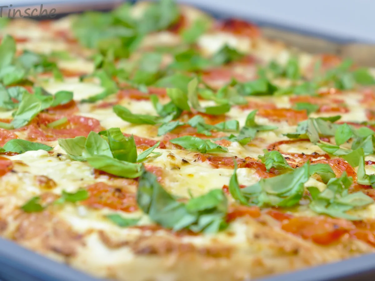Dinkel-Tomaten-Drei-Käse-Pizza - Rezept - Bild Nr. 7762