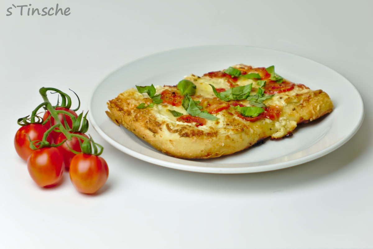 Dinkel-Tomaten-Drei-Käse-Pizza - Rezept - Bild Nr. 7764
